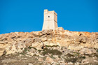Malta. Jedna z wież stanowiących dawny system obronny - Ghajn Tuffieha. - foto: wnieznane.pl Malta. Jedna z wież stanowiących dawny system obronny - Ghajn Tuffieha. - foto: wnieznane.pl