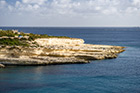 Malta. Klify w okolicy fortu Delimara. - foto: wnieznane.pl Malta. Klify w okolicy fortu Delimara. - foto: wnieznane.pl
