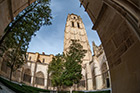 Segowia. Dziedziniec i wieża katedralna. - foto: wnieznane.pl Segowia. Dziedziniec i wieża katedralna. - foto: wnieznane.pl