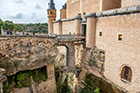 Segowia. Most nad fosą wokół Alcazaru. - foto: wnieznane.pl Segowia. Most nad fosą wokół Alcazaru. - foto: wnieznane.pl