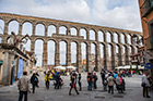 Segowia. Plaza del Azoguejo i akwedukt. - foto: wnieznane.pl Segowia. Plaza del Azoguejo i akwedukt. - foto: wnieznane.pl