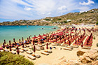 Mykonos. Plaża Super Paradise - jedna z najchętniej odwiedzanych na Mykonos. - foto: wnieznane.pl Mykonos. Plaża Super Paradise - jedna z najchętniej odwiedzanych na Mykonos. - foto: wnieznane.pl