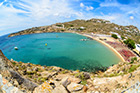 Mykonos. Plaża Super Paradise - jedna z najchętniej odwiedzanych na Mykonos. - foto: wnieznane.pl Mykonos. Plaża Super Paradise - jedna z najchętniej odwiedzanych na Mykonos. - foto: wnieznane.pl