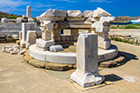 Mykonos. Na terenie starożytnych ruin na wyspie Delos. - foto: wnieznane.pl Mykonos. Na terenie starożytnych ruin na wyspie Delos. - foto: wnieznane.pl