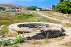 Mykonos. Na terenie starożytnych ruin na wyspie Delos. - foto: wnieznane.pl Mykonos. Na terenie starożytnych ruin na wyspie Delos. - foto: wnieznane.pl