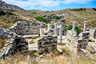 Mykonos. Na terenie starożytnych ruin na wyspie Delos. - foto: wnieznane.pl Mykonos. Na terenie starożytnych ruin na wyspie Delos. - foto: wnieznane.pl
