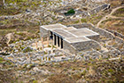 Mykonos. Na terenie starożytnych ruin na wyspie Delos. - foto: wnieznane.pl Mykonos. Na terenie starożytnych ruin na wyspie Delos. - foto: wnieznane.pl