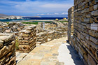 Mykonos. Na terenie starożytnych ruin na wyspie Delos. - foto: wnieznane.pl Mykonos. Na terenie starożytnych ruin na wyspie Delos. - foto: wnieznane.pl