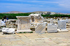 Mykonos. Na terenie starożytnych ruin na wyspie Delos. - foto: wnieznane.pl Mykonos. Na terenie starożytnych ruin na wyspie Delos. - foto: wnieznane.pl