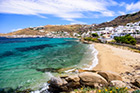 Mykonos. Jeden z fragmentów plaży Agios Stefanos, znajdującej się na obrzeżach stolicy wyspy. - foto: wnieznane.pl Mykonos. Jeden z fragmentów plaży Agios Stefanos, znajdującej się na obrzeżach stolicy wyspy. - foto: wnieznane.pl
