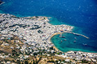 Mykonos. Widok na stolicę wyspy z samolotu. - foto: wnieznane.pl Mykonos. Widok na stolicę wyspy z samolotu. - foto: wnieznane.pl