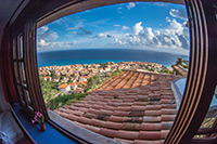 Kalabria. Wspaniały widok na zabudowania w Tropei. - foto: wnieznane.pl Kalabria. Wspaniały widok na zabudowania w Tropei. - foto: wnieznane.pl