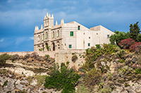 Kalabria. Santuario di Santa Maria dell'Isola w Tropei. - foto: wnieznane.pl Kalabria. Santuario di Santa Maria dell'Isola w Tropei. - foto: wnieznane.pl