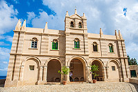 Kalabria. Santuario di Santa Maria dell'Isola w Tropei. - foto: wnieznane.pl Kalabria. Santuario di Santa Maria dell'Isola w Tropei. - foto: wnieznane.pl