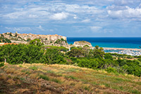 Kalabria. Tropea widziana od strony portu. - foto: wnieznane.pl Kalabria. Tropea widziana od strony portu. - foto: wnieznane.pl