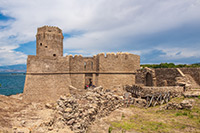 Kalabria. Zamek aragoński w miejscowości Le Castella. - foto: wnieznane.pl Kalabria. Zamek aragoński w miejscowości Le Castella. - foto: wnieznane.pl