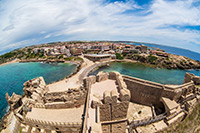 Kalabria. Zamek aragoński w miejscowości Le Castella. - foto: wnieznane.pl Kalabria. Zamek aragoński w miejscowości Le Castella. - foto: wnieznane.pl