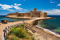 Kalabria. Zamek aragoński w miejscowości Le Castella. - foto: wnieznane.pl Kalabria. Zamek aragoński w miejscowości Le Castella. - foto: wnieznane.pl