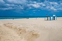 Kalabria. Turkusowa woda i biały gruby piasek w Soverato. - foto: wnieznane.pl Kalabria. Turkusowa woda i biały gruby piasek w Soverato. - foto: wnieznane.pl