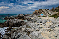 Kalabria. Wspaniałe górzyste wybrzeże Capo Vaticano. - foto: wnieznane.pl Kalabria. Wspaniałe górzyste wybrzeże Capo Vaticano. - foto: wnieznane.pl