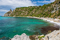 Kalabria. Wspaniałe górzyste wybrzeże Capo Vaticano. - foto: wnieznane.pl Kalabria. Wspaniałe górzyste wybrzeże Capo Vaticano. - foto: wnieznane.pl