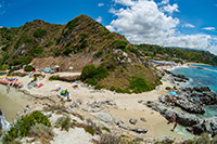 Kalabria. Wspaniałe górzyste wybrzeże Capo Vaticano. - foto: wnieznane.pl Kalabria. Wspaniałe górzyste wybrzeże Capo Vaticano. - foto: wnieznane.pl