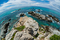 Kalabria. Wspaniałe górzyste wybrzeże Capo Vaticano. - foto: wnieznane.pl Kalabria. Wspaniałe górzyste wybrzeże Capo Vaticano. - foto: wnieznane.pl