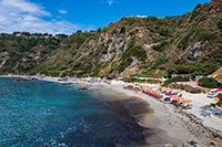 Kalabria. Wspaniałe górzyste wybrzeże Capo Vaticano. - foto: wnieznane.pl Kalabria. Wspaniałe górzyste wybrzeże Capo Vaticano. - foto: wnieznane.pl