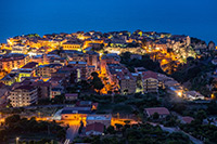 Kalabria. Piękny wieczorny widok na Tropeę. - foto: wnieznane.pl Kalabria. Piękny wieczorny widok na Tropeę. - foto: wnieznane.pl