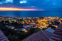 Kalabria. Piękny wieczorny widok na Tropeę. - foto: wnieznane.pl Kalabria. Piękny wieczorny widok na Tropeę. - foto: wnieznane.pl