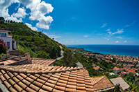 Kalabria. Widok z góry na słynną miejscowość Tropea. - foto: wnieznane.pl Kalabria. Widok z góry na słynną miejscowość Tropea. - foto: wnieznane.pl