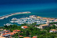 Kalabria. Widok z góry na słynną miejscowość Tropea. - foto: wnieznane.pl Kalabria. Widok z góry na słynną miejscowość Tropea. - foto: wnieznane.pl