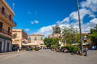 Kalabria. Malownicze centrum słynnej miejscowości Tropea. - foto: wnieznane.pl Kalabria. Malownicze centrum słynnej miejscowości Tropea. - foto: wnieznane.pl