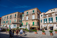 Kalabria. Malownicze centrum słynnej miejscowości Tropea. - foto: wnieznane.pl Kalabria. Malownicze centrum słynnej miejscowości Tropea. - foto: wnieznane.pl