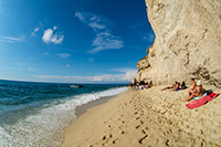 Kalabria. Piaszczysta plaża w miejscowości Tropea. - foto: wnieznane.pl Kalabria. Piaszczysta plaża w miejscowości Tropea. - foto: wnieznane.pl