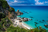 Kalabria. Piękna plaża Paradiso del Sub położona w miejscowości Zambrone. - foto: wnieznane.pl Kalabria. Piękna plaża Paradiso del Sub położona w miejscowości Zambrone. - foto: wnieznane.pl