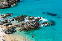 Kalabria. Piękna plaża Paradiso del Sub położona w miejscowości Zambrone. - foto: wnieznane.pl Kalabria. Piękna plaża Paradiso del Sub położona w miejscowości Zambrone. - foto: wnieznane.pl