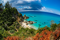 Kalabria. Piękna plaża Paradiso del Sub położona w miejscowości Zambrone. - foto: wnieznane.pl Kalabria. Piękna plaża Paradiso del Sub położona w miejscowości Zambrone. - foto: wnieznane.pl