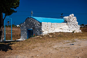 Kos. Malowniczy kościółek w środku wyspy. - foto: wnieznane.pl Kos. Malowniczy kościółek w środku wyspy. - foto: wnieznane.pl