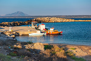 Kos. Port Limnionas tuz przed zachodem słońca. - foto: wnieznane.pl Kos. Port Limnionas tuz przed zachodem słońca. - foto: wnieznane.pl