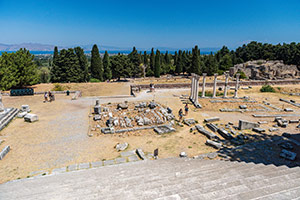 Kos. Ruiny starożytnego Asklepiejonu położone są na kilku tarasach. - foto: wnieznane.pl Kos. Ruiny starożytnego Asklepiejonu położone są na kilku tarasach. - foto: wnieznane.pl