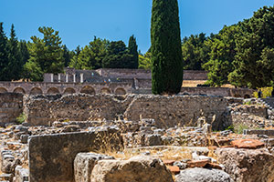 Kos. Ruiny starożytnego Asklepiejonu położone są na kilku tarasach. - foto: wnieznane.pl Kos. Ruiny starożytnego Asklepiejonu położone są na kilku tarasach. - foto: wnieznane.pl