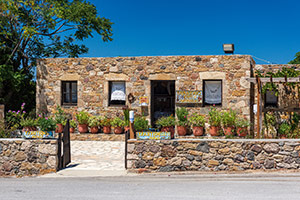 Kos. Tradycyjny kamienny dom w miejscowości Antimachia. - foto: wnieznane.pl Kos. Tradycyjny kamienny dom w miejscowości Antimachia. - foto: wnieznane.pl