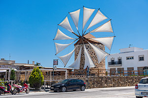 Kos. Ostatni działający zabytkowy wiatrak w miejscowości Antimachia. - foto: wnieznane.pl Kos. Ostatni działający zabytkowy wiatrak w miejscowości Antimachia. - foto: wnieznane.pl