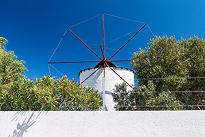 Kos. Jeden z wiatraków w okolicy Kefalos. - foto: wnieznane.pl Kos. Jeden z wiatraków w okolicy Kefalos. - foto: wnieznane.pl