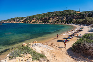 Kos. Spokojniejsza, zagospodarowana plaża w drugiej części cypla Limionas. - foto: wnieznane.pl Kos. Spokojniejsza, zagospodarowana plaża w drugiej części cypla Limionas. - foto: wnieznane.pl