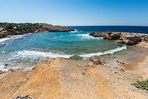 Kos. Malownicza, dzika plaża Limnionas. - foto: wnieznane.pl Kos. Malownicza, dzika plaża Limnionas. - foto: wnieznane.pl