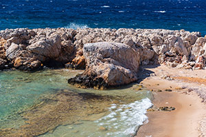 Kos. Malownicza, dzika plaża Limnionas. - foto: wnieznane.pl Kos. Malownicza, dzika plaża Limnionas. - foto: wnieznane.pl