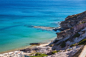 Kos. Południowe wybrzeże wyspy. Po lewej plaża Camel Beach. - foto: wnieznane.pl Kos. Południowe wybrzeże wyspy. Po lewej plaża Camel Beach. - foto: wnieznane.pl