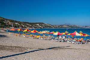 Kos. Piaszczysta plaża Paradise Beach, miejscami z domieszką żwirku i kamyków. - foto: wnieznane.pl Kos. Piaszczysta plaża Paradise Beach, miejscami z domieszką żwirku i kamyków. - foto: wnieznane.pl